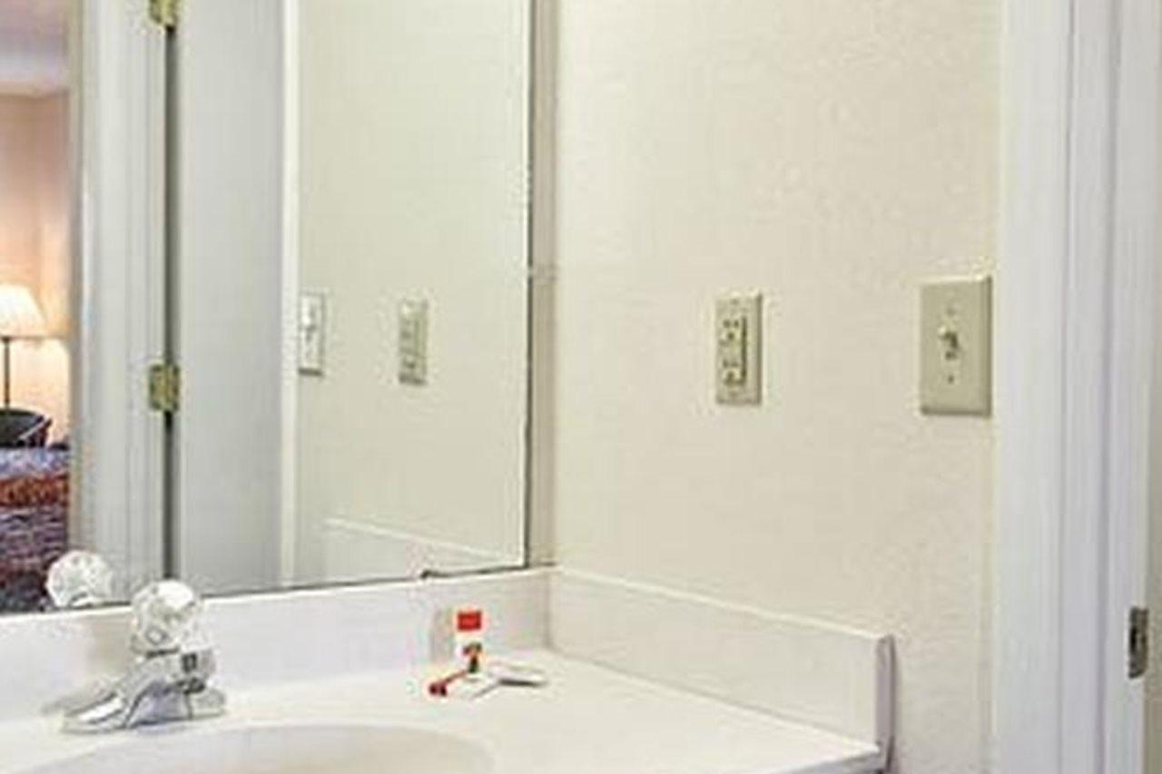 Rodeway Inn Lumberton Esterno foto